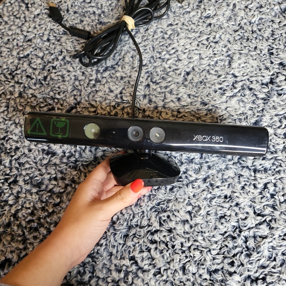 Xbox 360 Controller & Kinect Bundle - 2 Items - Picture 10 of 14